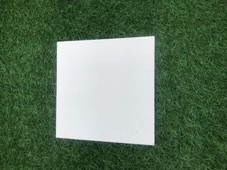 Cartel plástico rojo y blanco