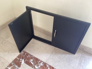 Puerta metálica de acceso