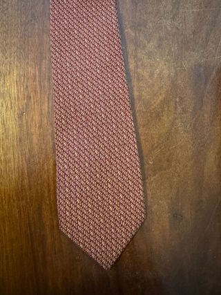 Cravatta Yves Saint Laurent rossa 100% seta
