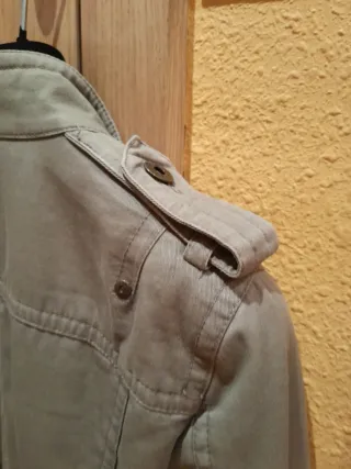 Chaqueta Purificación García verde militar