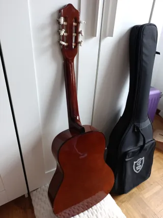 Guitarra Clásica Madera Clara marca Rocío