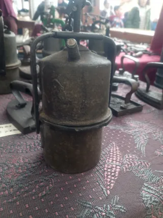 Lámpara minera antigua