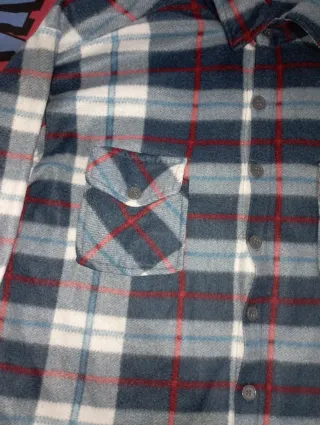 Camisa gruesa cuadros azul y rojo