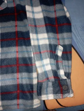 Camisa gruesa cuadros azul y rojo