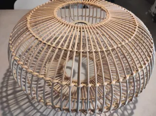 Lámpara colgante de bambú y ratán