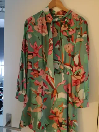 Vestido Zara floral verde talla M