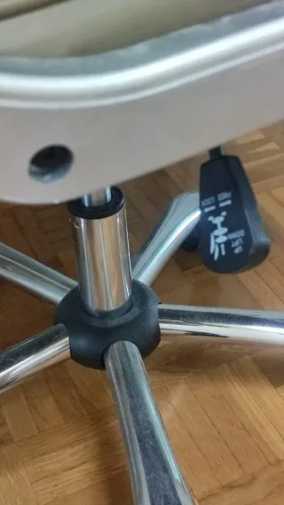 Silla de oficina polipiel beige