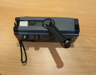 Rádio de emergência solar com manivela