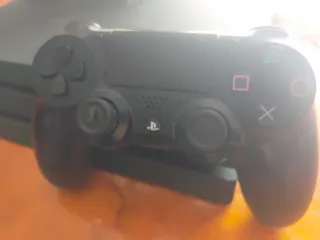 PS4 Pro 1TB + Controller + 4 Giochi