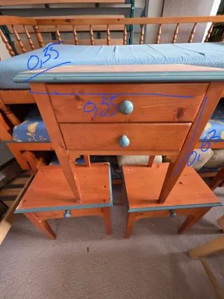 Mesita de noche de madera con cajón