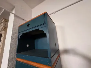 Mesita de noche de madera con cajón