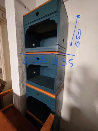 Mesita de noche de madera con cajón