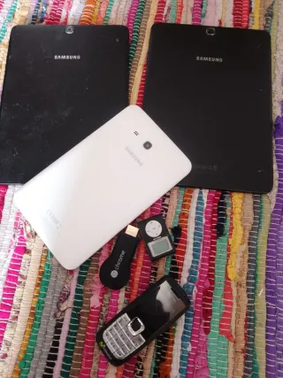 LOT TABLETS SAMSUNG-AIRPODS APPLE-NOKIA-CHROMECAST