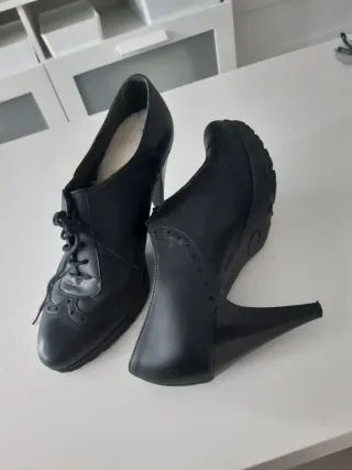 Botines de cordones negros