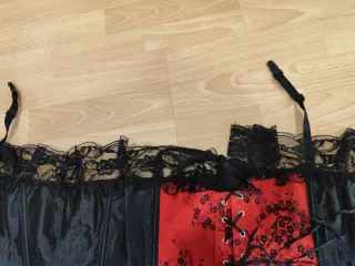 Corpiño Negro y Rojo con Encaje y tanga