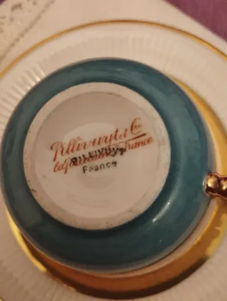 Taza y plato antiguo dorado