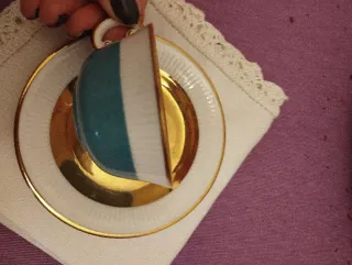 Taza y plato antiguo dorado