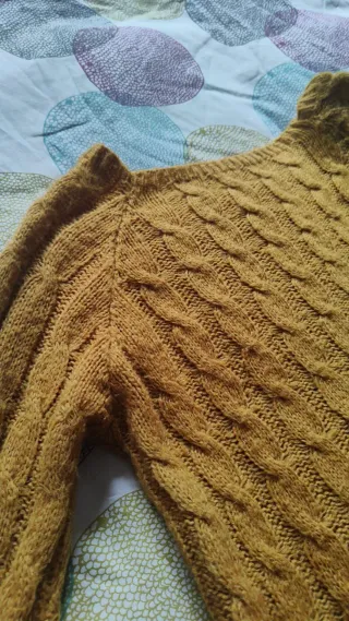 Jersey amarillo trenzado