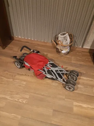 Silla de paseo plegable roja