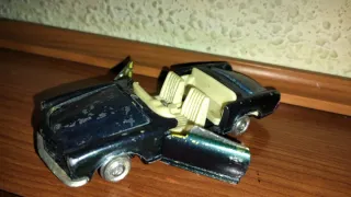 Coche de juguete antiguo