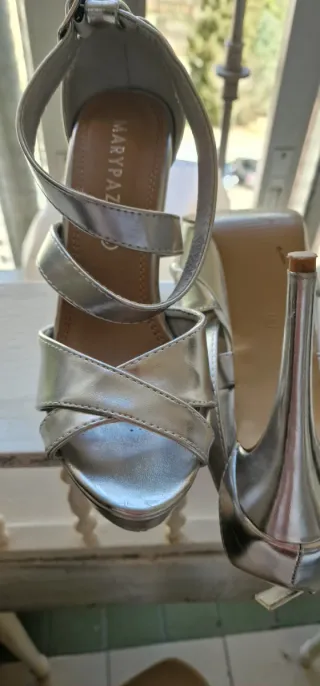 Zapatos de fiesta MARYPAZ plateados talla 37