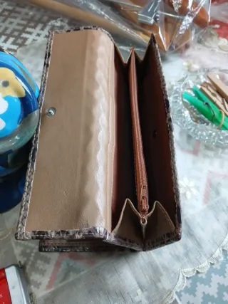 Cartera efecto piel serpiente