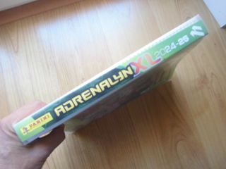 ALBUM ARCHIVADOR ADRENALYN 2024-25 PANINI VACÍO