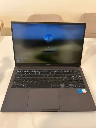 Portátil Samsung 8GB RAM Gris