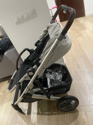Uppa Baby Cruz V2 + Hamaca BabyBjorn +Trona Stokke