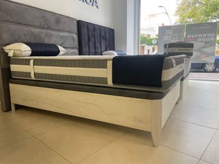 Colchón y canapé con patas