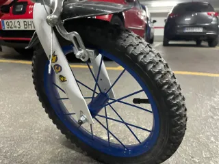 Bicicleta infantil roja 4-5 años