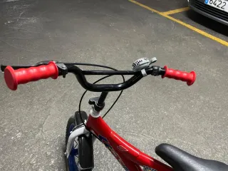 Bicicleta infantil roja 4-5 años