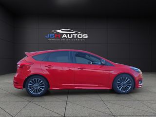 Focus 182 CV. STline 4 cilindros. Muy cuidado