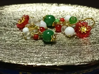 Orecchini agata verde, fiori Murano rossi