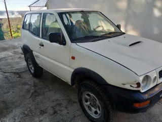 Nissan Terrano II 2000