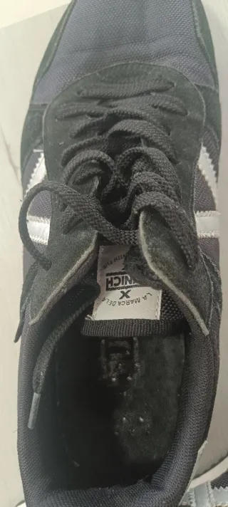 Zapatillas Munich Negras y Plateadas