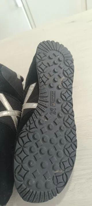 Zapatillas Munich Negras y Plateadas
