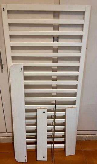 Cuna convertible en cama, cajones, mesa y estanter