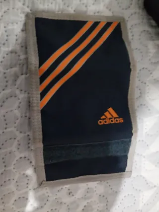 Cartera Adidas Negra y Naranja