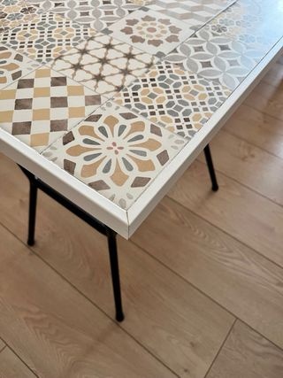 Mesa auxiliar decorativa cerámica y metal