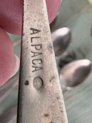 Cubiertos de alpaca y metal