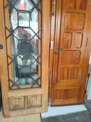Puerta doble madera con cristales