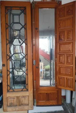 Puerta doble madera con cristales