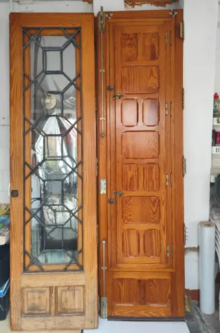 Puerta doble madera con cristales