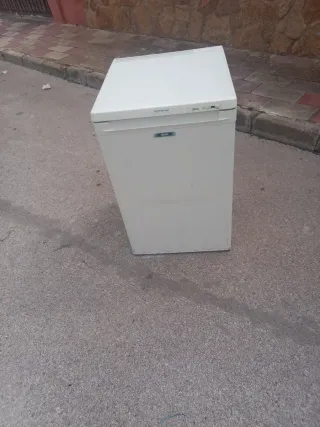 Congelador vertical blanco