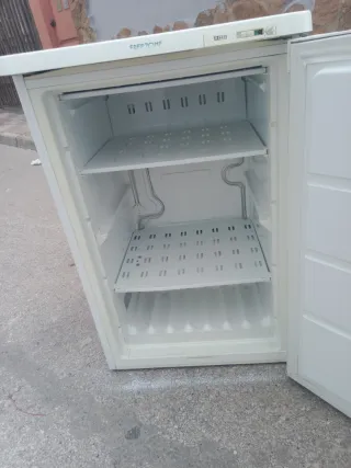 Congelador vertical blanco