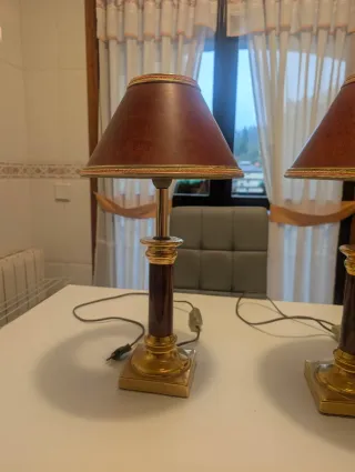 Lámparas de mesa y dormitorio doradas y marrones