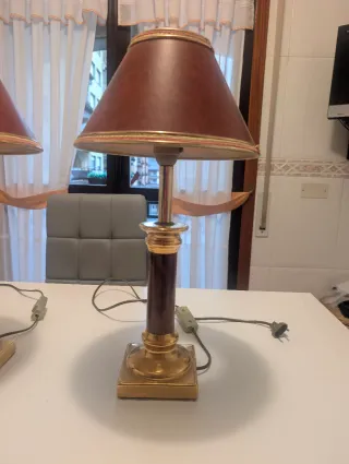 Lámparas de mesa y dormitorio doradas y marrones