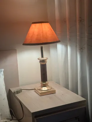 Lámparas de mesa y dormitorio doradas y marrones