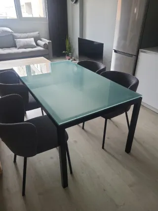 Mesa de comedor cristal y metal,urge venta